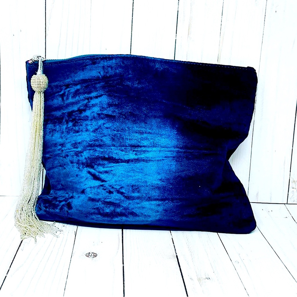NWOT Steve Madden Velvet Clutch